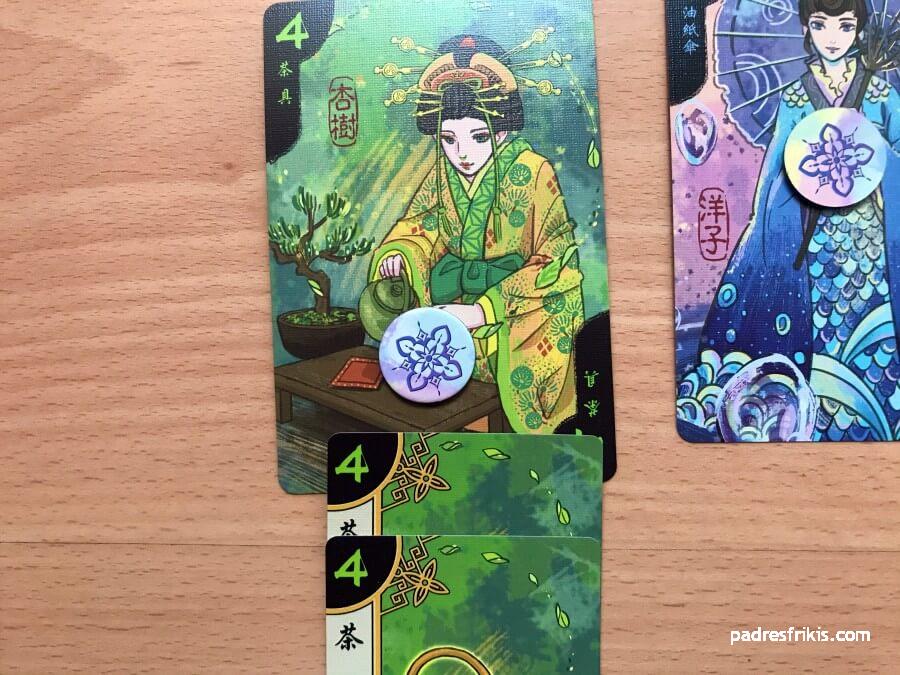 El jugador ha obsequiado con 2 objetos a la Geisha verde